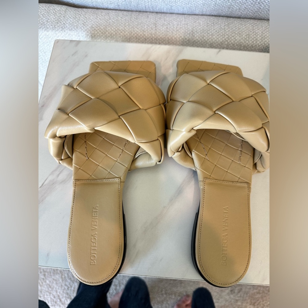 Bottega Veneta Lido Flat Sandal Cane Sugar